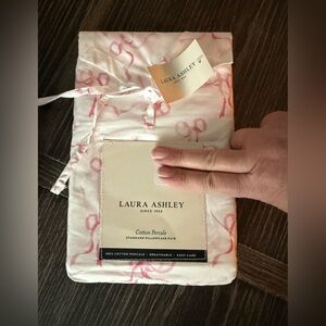 NWT Laura  Ashley Pink Bow Ribbon Standard Pillowcases